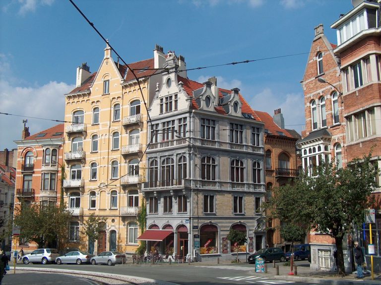 1280px-Schaerbeek_Place-des-Bienfaiteurs_01